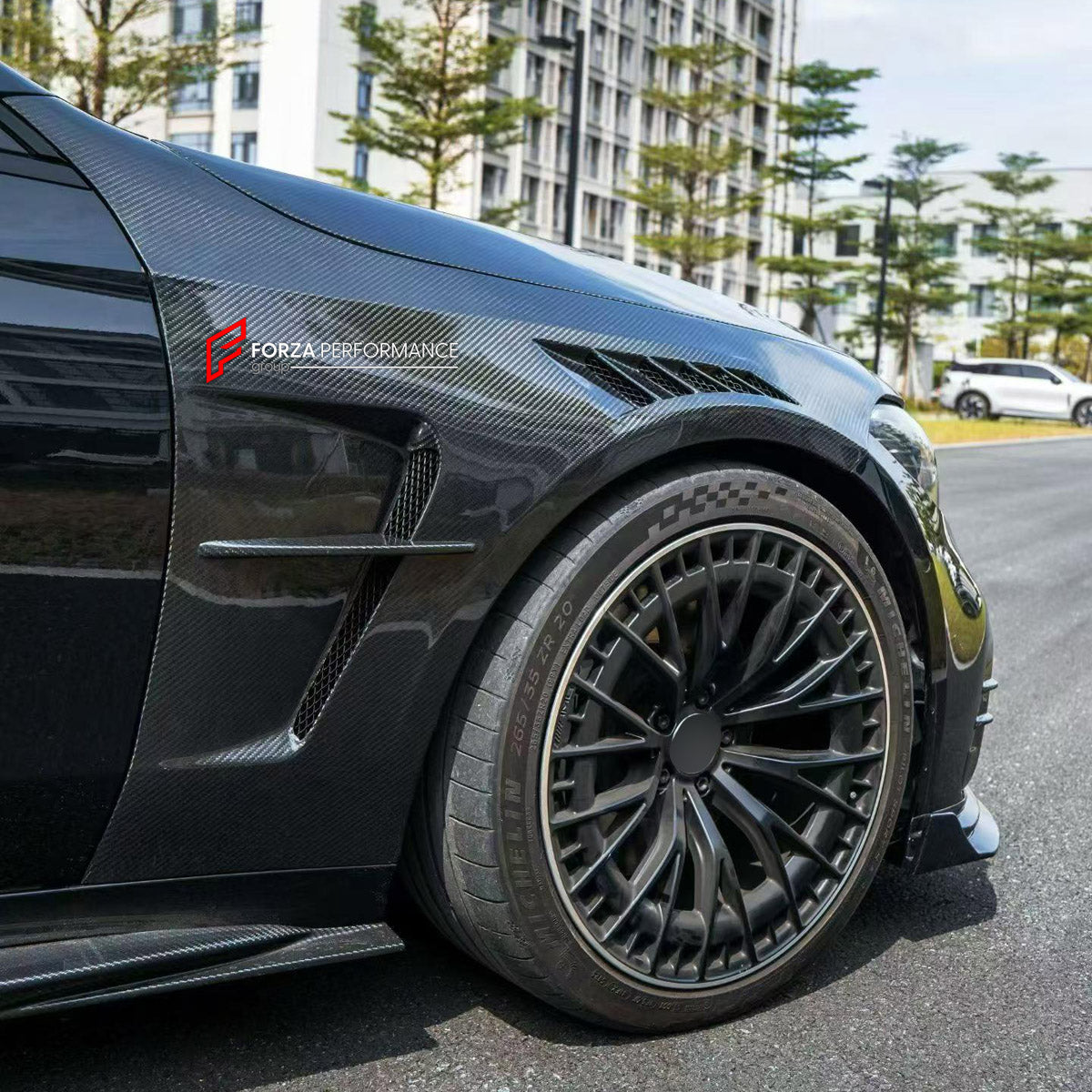 DRY CARBON BODY KIT for Mercedes-Benz CLE53 AMG 2024+
Set includes:

Front Lip
Front Bumper Air Vent Covers
Hood Bonnet
Front Fenders
Rear Spoiler Wing
Rear Bumper Fins
Rear Diffuser
Material: Dry Carbon

NOTE: Professional installation is required.