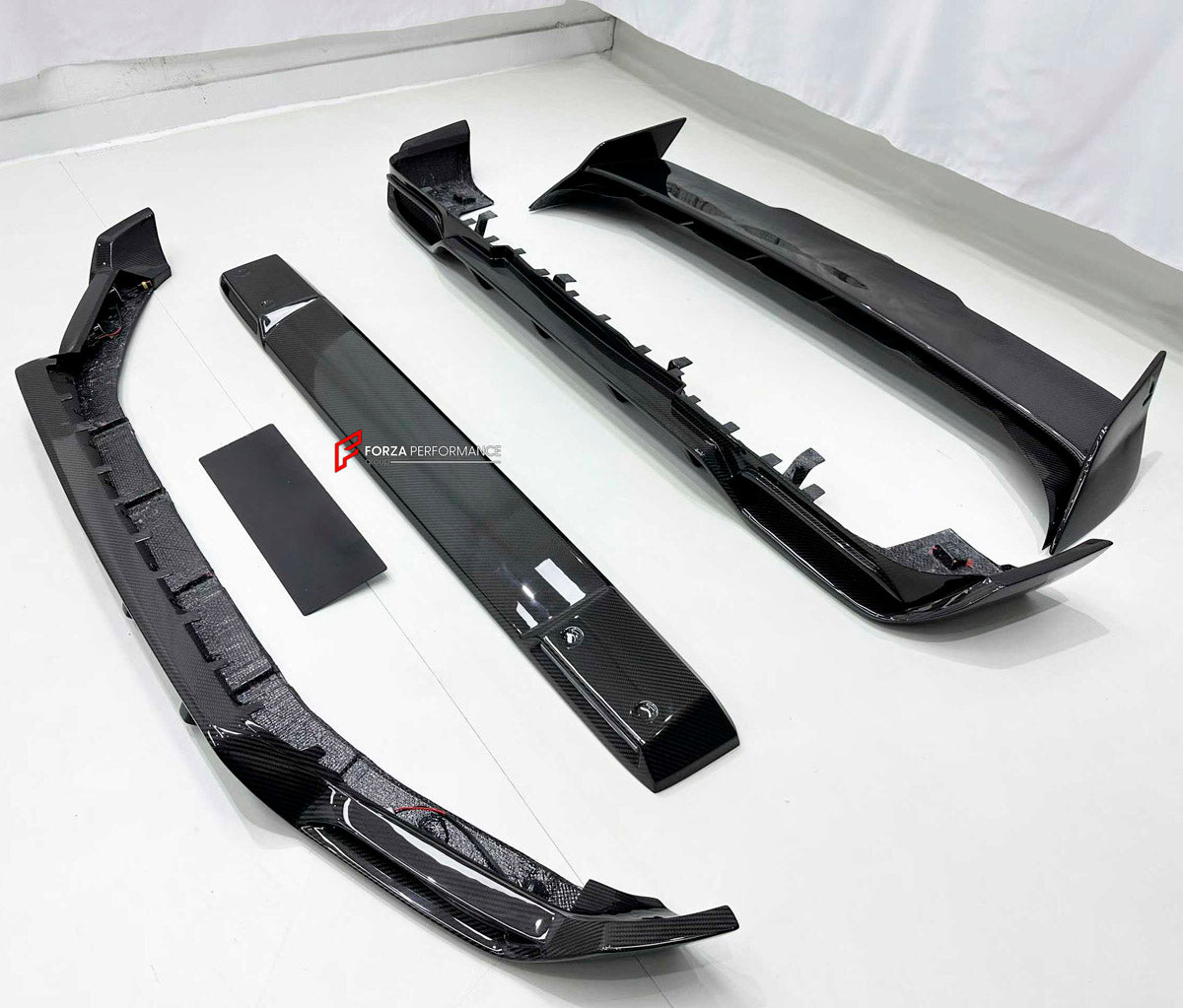 DRY CARBON BODY KIT for MERCEDES BENZ G CLASS W465 2024+ FORZA PERFORMANCE custom fit Ocean Design
Set includes:

Front Lip
Roof Light Bar
Roof Spoiler
Rear Diffuser
Material: Dry Carbon

NOTE: Professional installation is required.