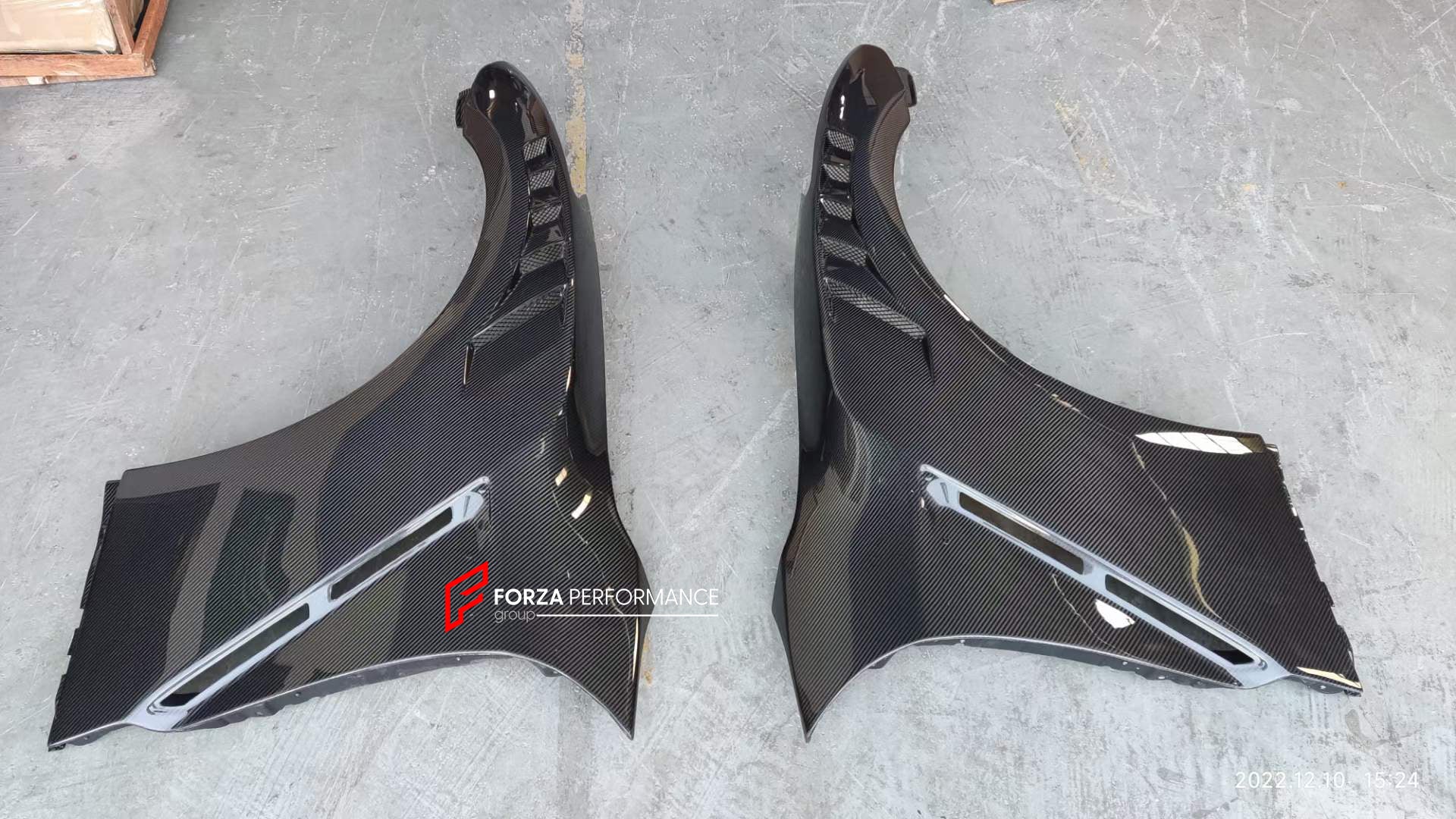 DRY CARBON BODY KIT for NISSAN GT-R R35  Set include:  Front Bumper Side Skirts Rear Spoiler Rear Bumper