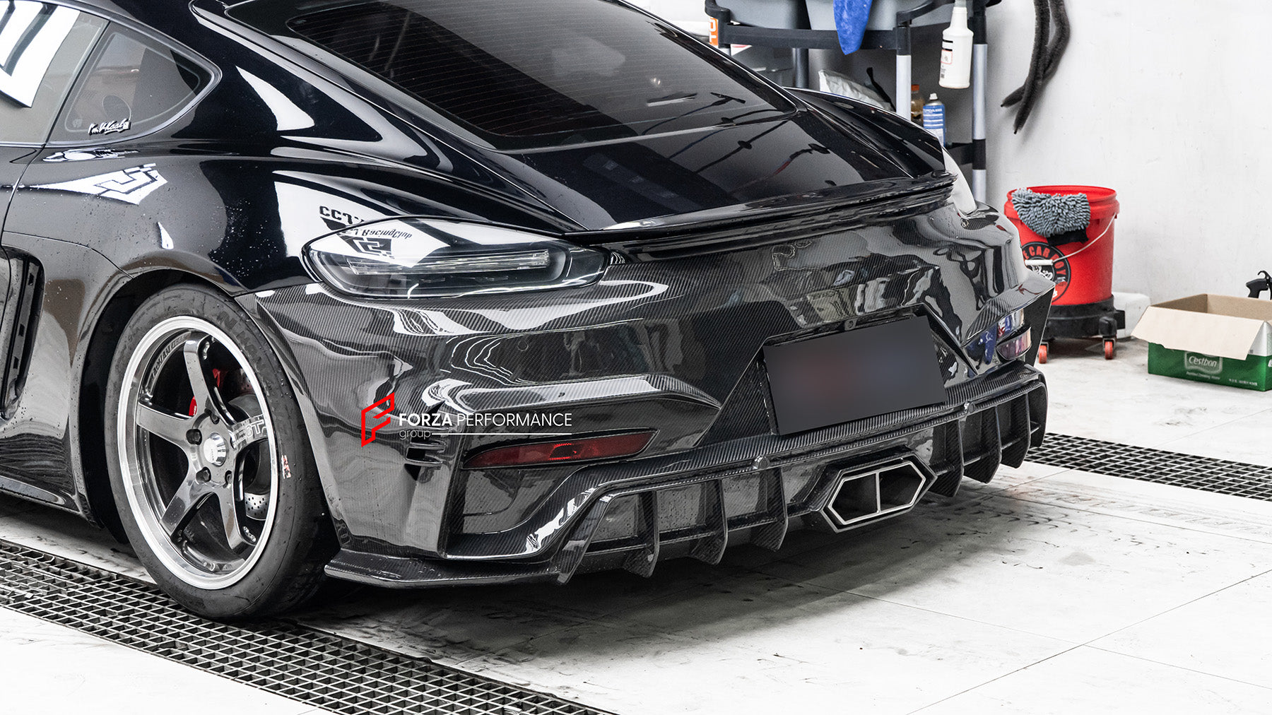 DRY CARBON BODY KIT FOR PORCHE 718 982 2016+

Set includes:

Front Lip
Front Bumper
Hood / Bonnet
Front Fenders
Side Skirts
Rear Diffuser
Exhaust tips

Material: Dry carbon + Fiberglass + Stainless steel

NOTE: Professional installation is required.