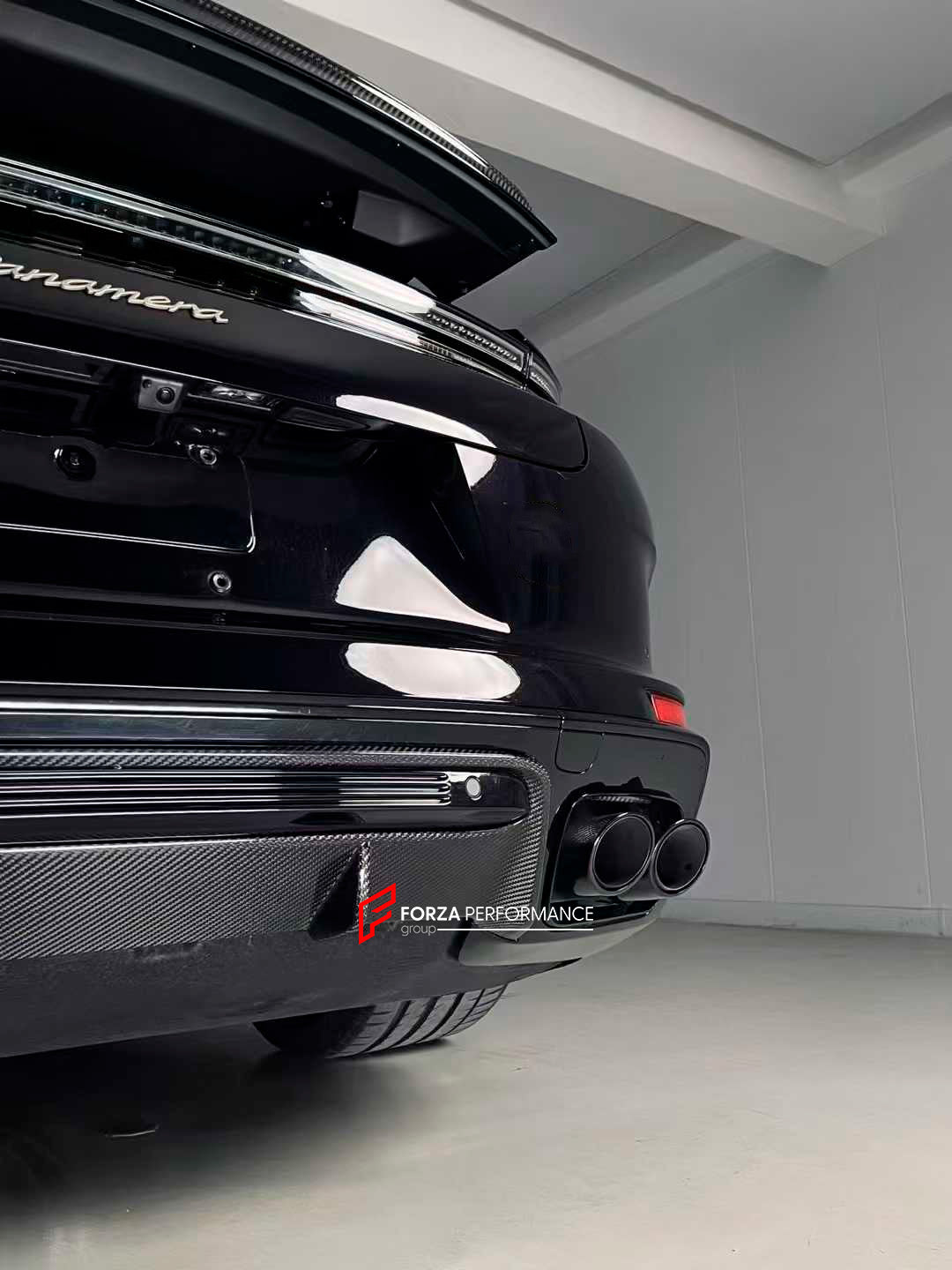 DRY CARBON BODY KIT for PORSCHE PANAMERA GTS 972 976 2024+

Set includes:

Front Lip
Front Bumper Air Vent Trims
Rear Diffuser

Material: Dry Carbon

NOTE: Professional installation is required.
