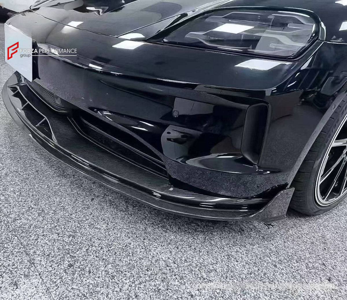 DRY CARBON BODY KIT for PORSCHE TAYCAN J1 FACELIFT 2024+ FORZA PERFORMANCE custom fit Paktechz Design Style

Set includes:
Front Lip
Side Skirts
Ducktail Spoiler
Rear Diffuser

Material: Dry Carbon

NOTE: Professional installation is required.
