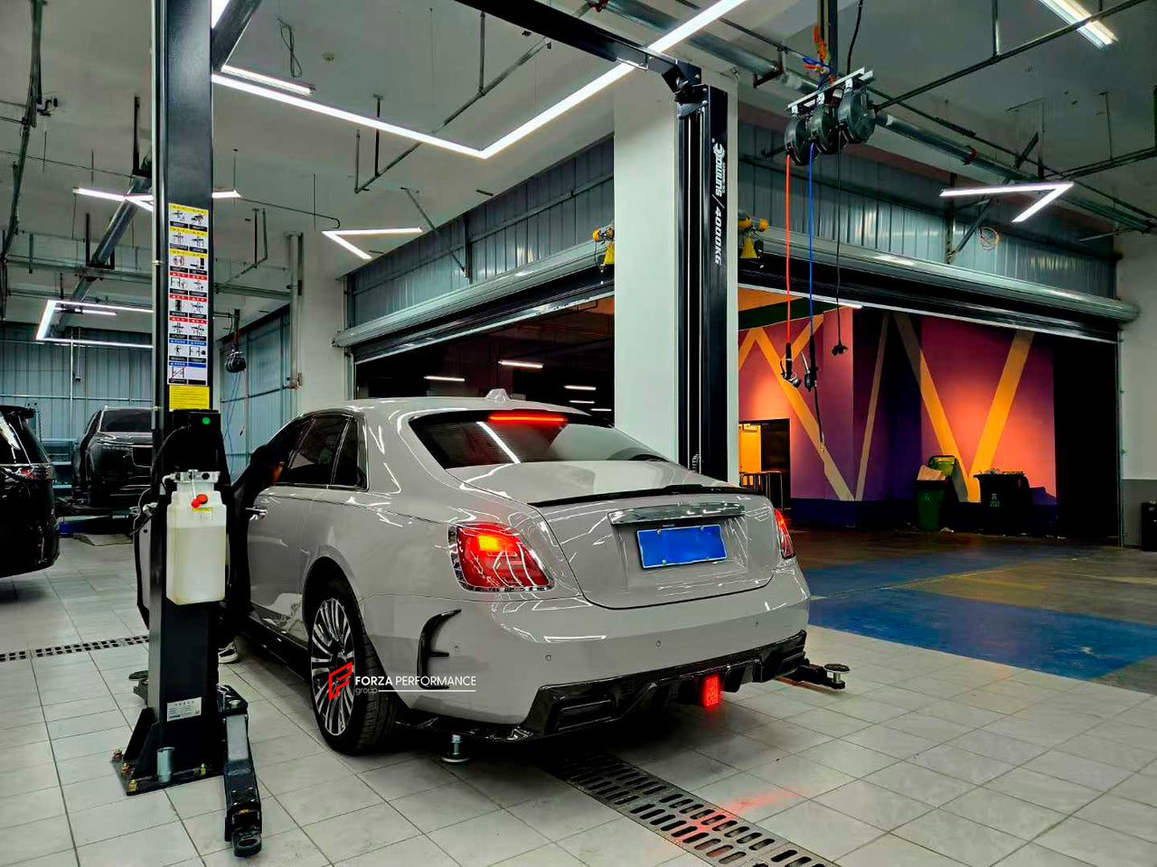 DRY CARBON BODY KIT for ROLLS-ROYCE GHOST 2020+

Set includes:

Front Lip
Front Bumper Covers
Side Skirts
Roof Spoiler
Rear Spoiler
Rear Bumper Covers
Rear Diffuser

Material: Dry Carbon

NOTE: Professional installation is required