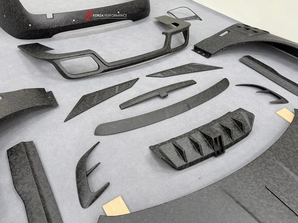 DRY CARBON BODY KIT for ROLLS ROYCE GHOST RR21 FACELIFT 2025+ FORZA PERFORMANCE Mansory+
Set includes:

Front Lip
Front Bumper Assembly
Hood Bonnet
Side Skirts
Ducktail Spoiler
Rear Bumper Assembly
Rear Diffuser
Material: Dry Carbon

NOTE: Professional installation is required.