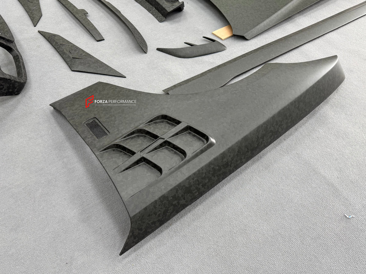 DRY CARBON BODY KIT for ROLLS ROYCE GHOST RR21 FACELIFT 2025+ FORZA PERFORMANCE Mansory+
Set includes:

Front Lip
Front Bumper Assembly
Hood Bonnet
Side Skirts
Ducktail Spoiler
Rear Bumper Assembly
Rear Diffuser
Material: Dry Carbon

NOTE: Professional installation is required.