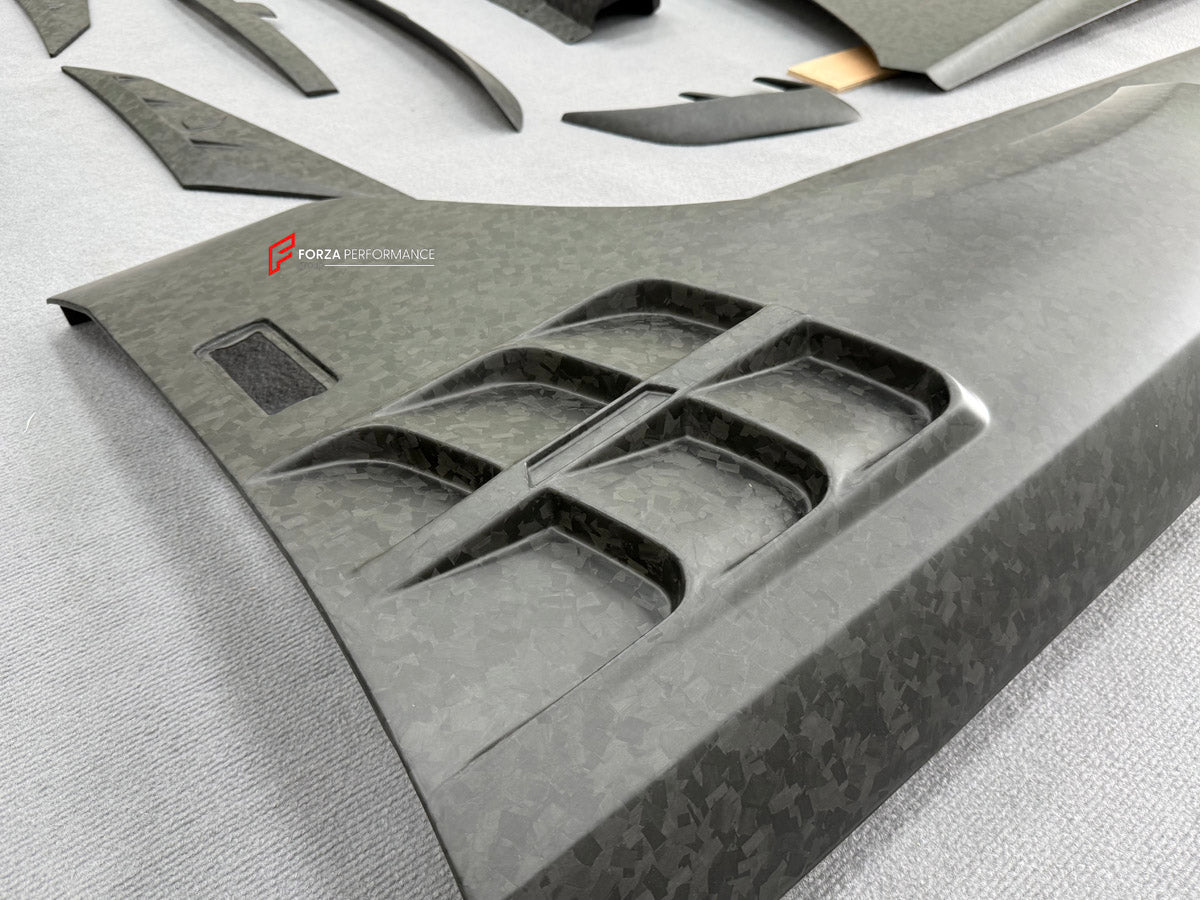 DRY CARBON BODY KIT for ROLLS ROYCE GHOST RR21 FACELIFT 2025+ FORZA PERFORMANCE Mansory+
Set includes:

Front Lip
Front Bumper Assembly
Hood Bonnet
Side Skirts
Ducktail Spoiler
Rear Bumper Assembly
Rear Diffuser
Material: Dry Carbon

NOTE: Professional installation is required.