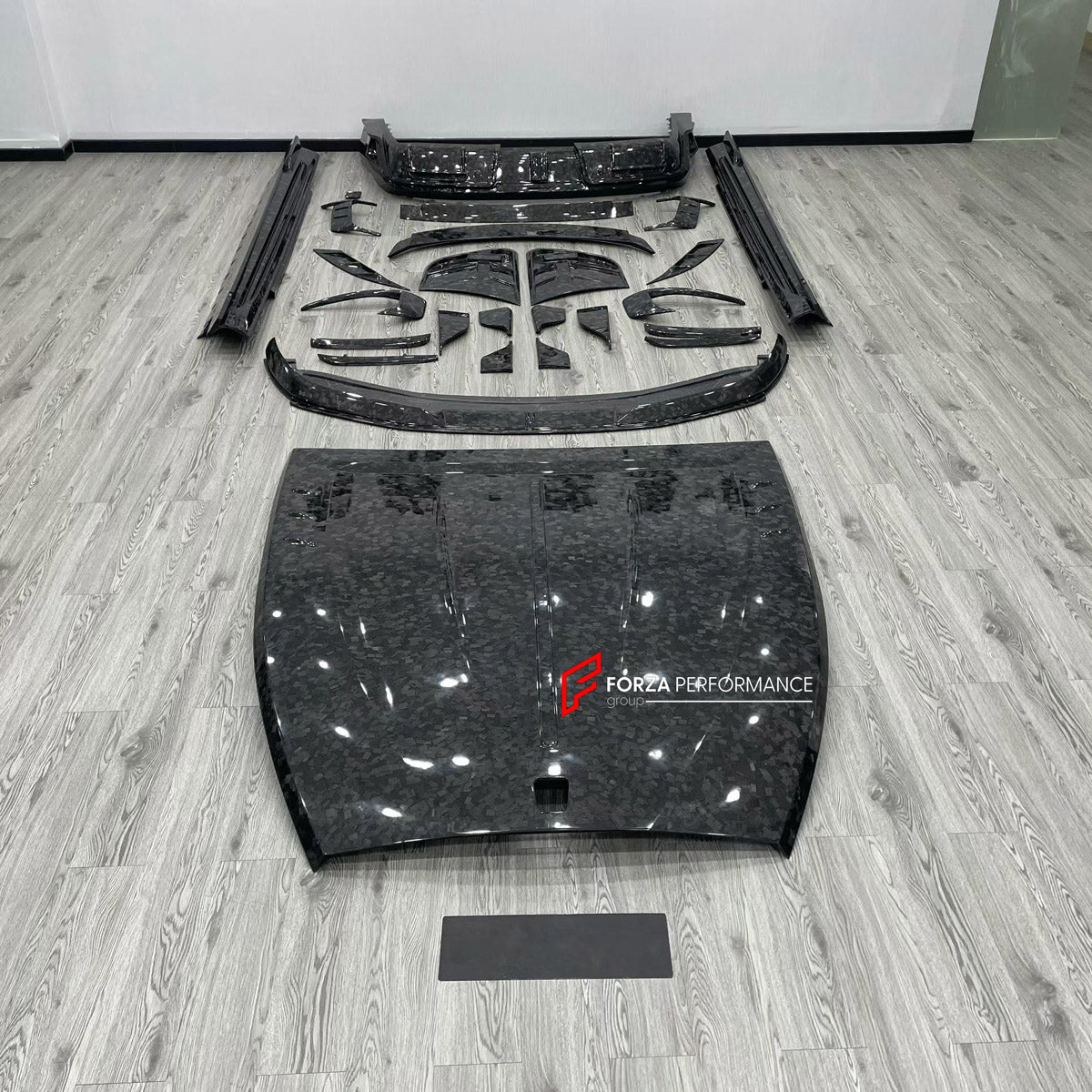DRY CARBON BODY KIT for ROLLS-ROYCE SPECTRE 2023+ FORZA PERFORMANCE custom fit M Style

Set includes:
Front Lip
Front Bumper Canards
Hood Bonnet
Side Skirts
Rear Diffuser

Material: Dry Carbon, Carbon

NOTE: Professional installation is required.