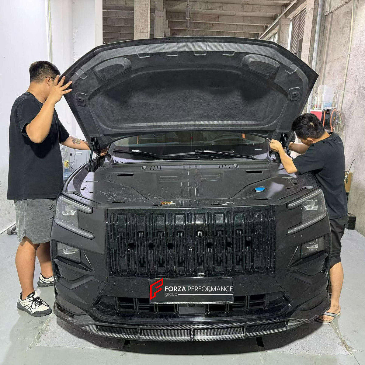 DRY CARBON BODY KIT for ZEEKR 8X 2026+

Set includes:
Front Lip
Side Skirts
Rear Bumper Fins
Rear Diffuser

Material: Dry Carbon

NOTE: Professional installation is required.