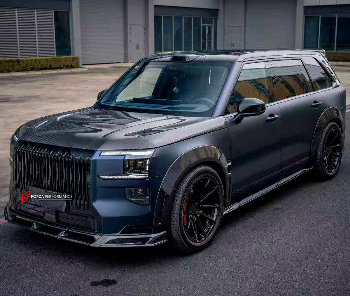 DRY CARBON BODY KIT for ZEEKR 9X 2025+ FORZA PERFORMANCE   custom fit AE Design
Set includes:

Front Lip
Hood Bonnet
Front Fenders
Side Skirts
Rear Fenders
Roof Spoiler
Ducktail Spoiler
Rear Diffuser
Material: Dry Carbon

NOTE: Professional installation is required.