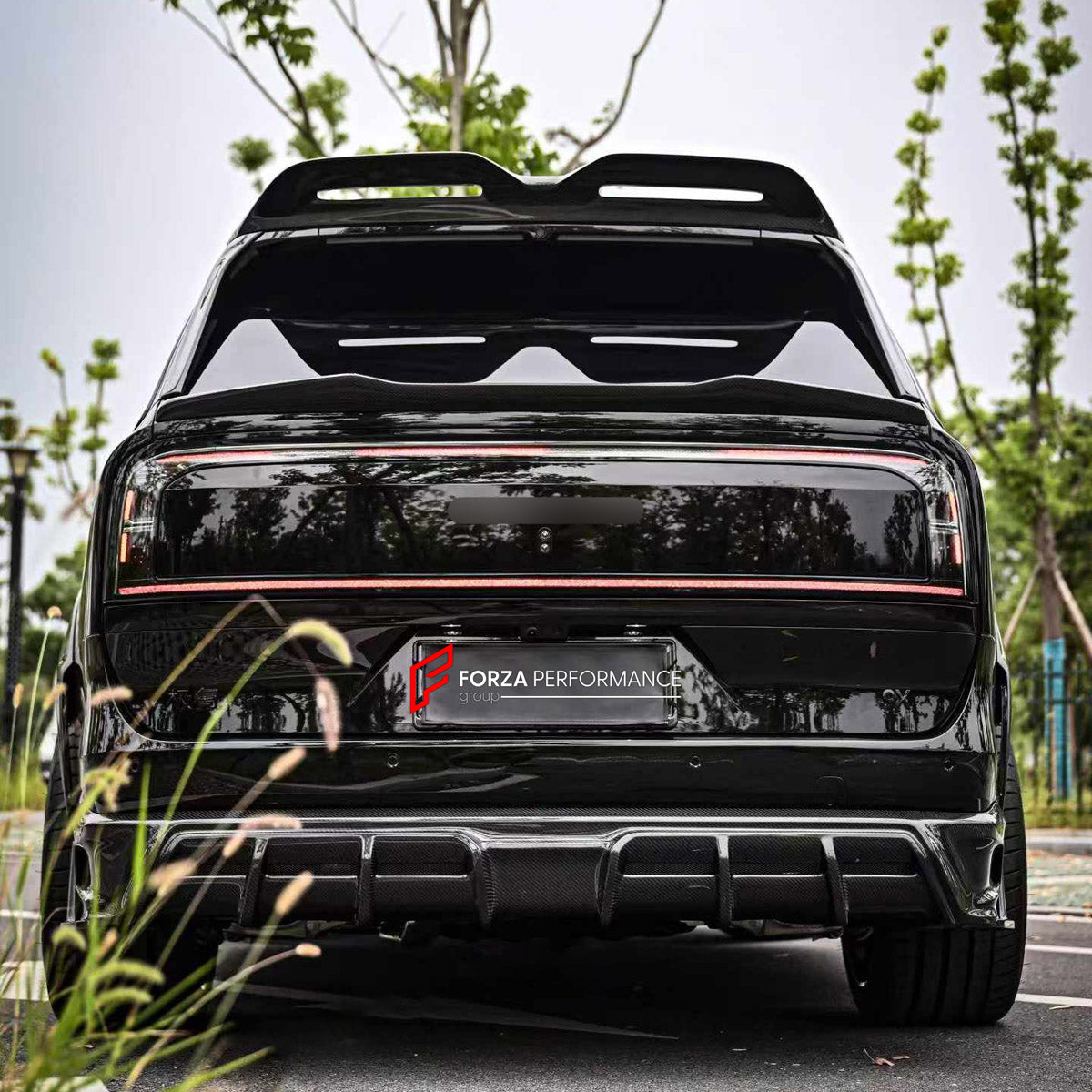 DRY CARBON BODY KIT for ZEEKR 9X 2025+

Set includes:
Front Lip
Front Bumper Canards
Hood Bonnet
Fender Flares
Side Skirts
Roof Spoiler
Ducktail Spoiler
Rear Window Air Vent Trims
Trunk Lid Trim
Rear Bumper Fins
Rear Diffuser

Material: Dry Carbon

NOTE: Professional installation is required.