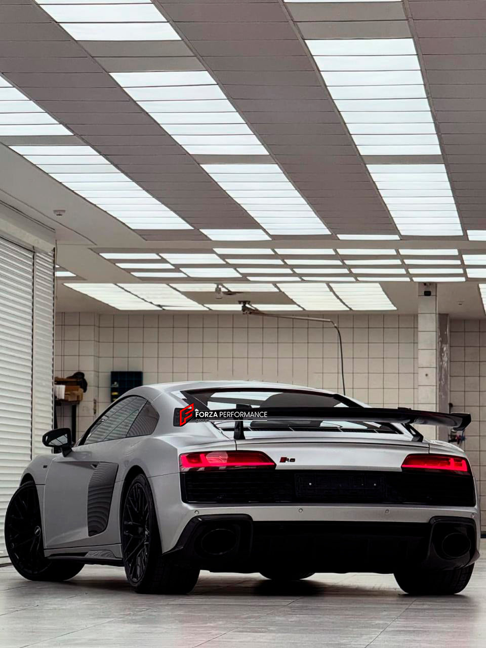 GT STYLE DRY CARBON REAR SPOILER FOR AUDI R8 4S 2015-2019