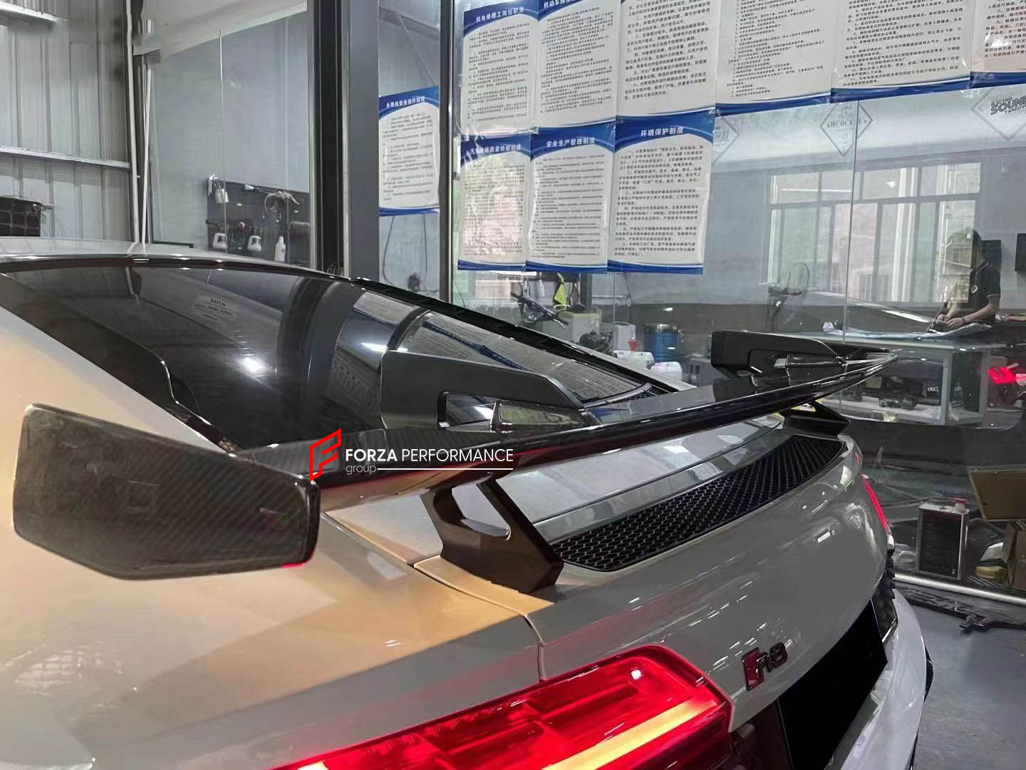 GT STYLE DRY CARBON REAR SPOILER FOR AUDI R8 4S 2015-2019