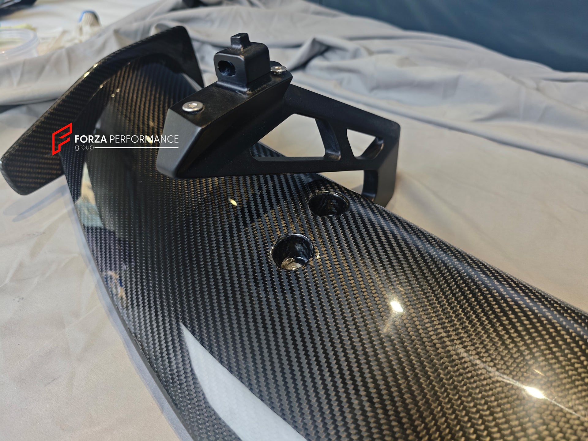 GT STYLE DRY CARBON REAR SPOILER FOR AUDI R8 4S 2015-2019