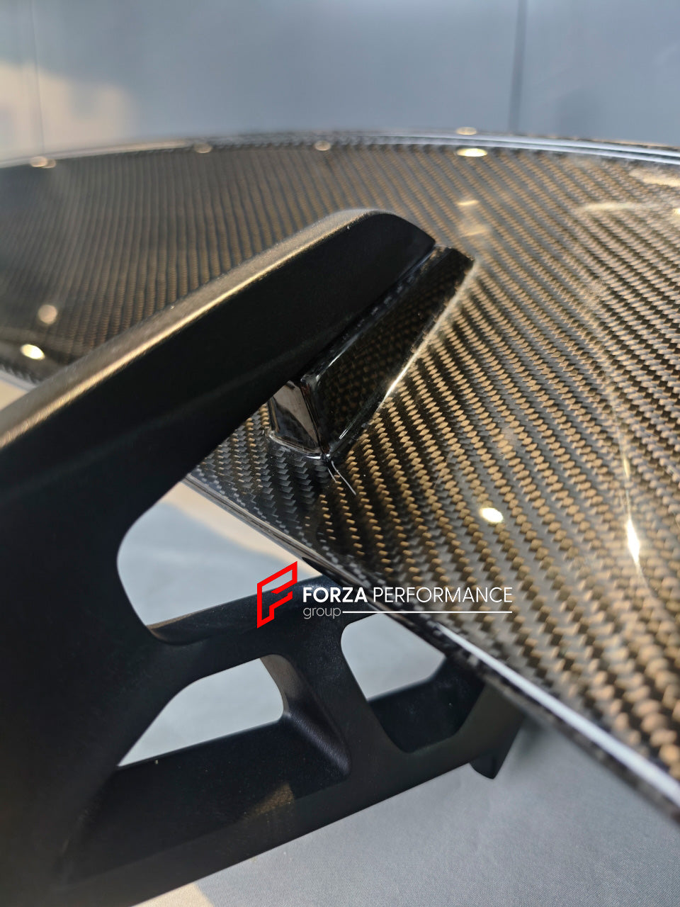 GT STYLE DRY CARBON REAR SPOILER FOR AUDI R8 4S 2015-2019