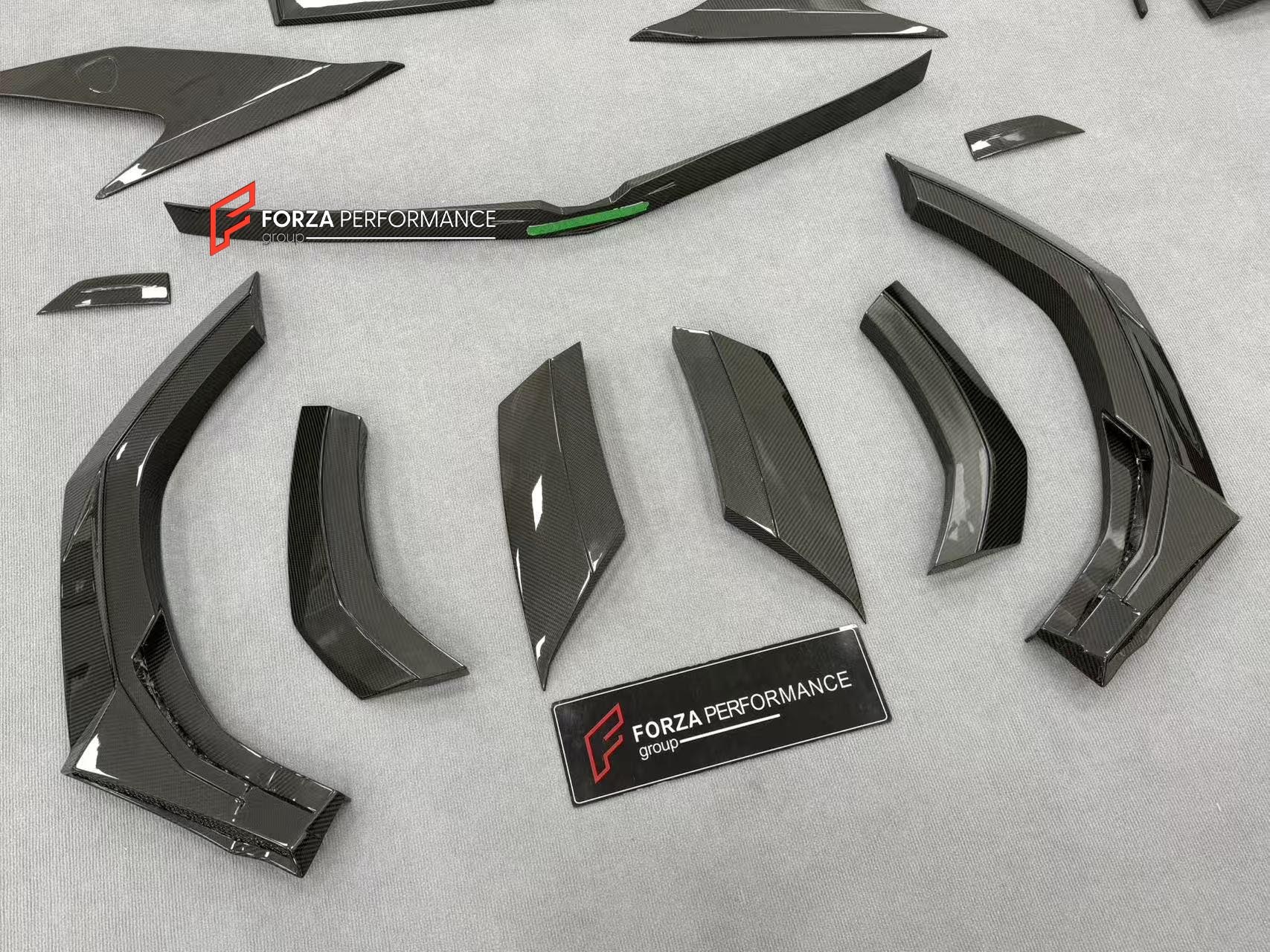 DRY CARBON BODY KIT with EXHAUST SYSTEM for LAMBORGHINI URUS SE 2024+ FORZA PERFORMANCE custom fit VENATUS SE buy