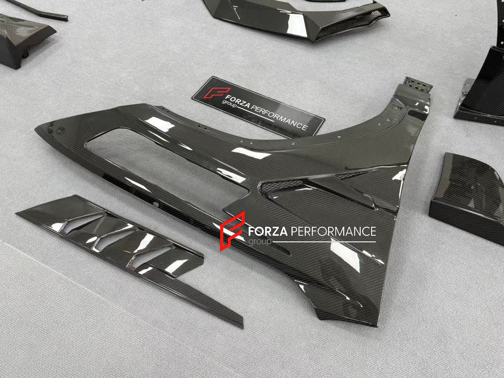 DRY CARBON BODY KIT with EXHAUST SYSTEM for LAMBORGHINI URUS SE 2024+ FORZA PERFORMANCE custom fit VENATUS SE buy