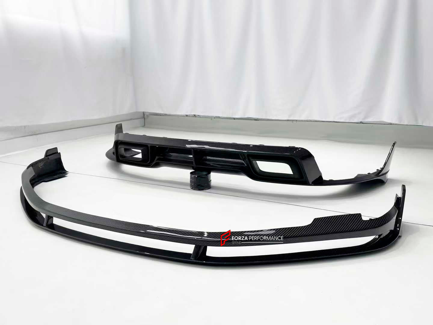 DRY CARBON AERO KIT for PORSCHE 911 992.1 TURBO S 2021 - 2025

Set includes:

Front Lip

Rear Diffuser

Exhaust Tips

Material: Dry Carbon

NOTE: Professional installation is required