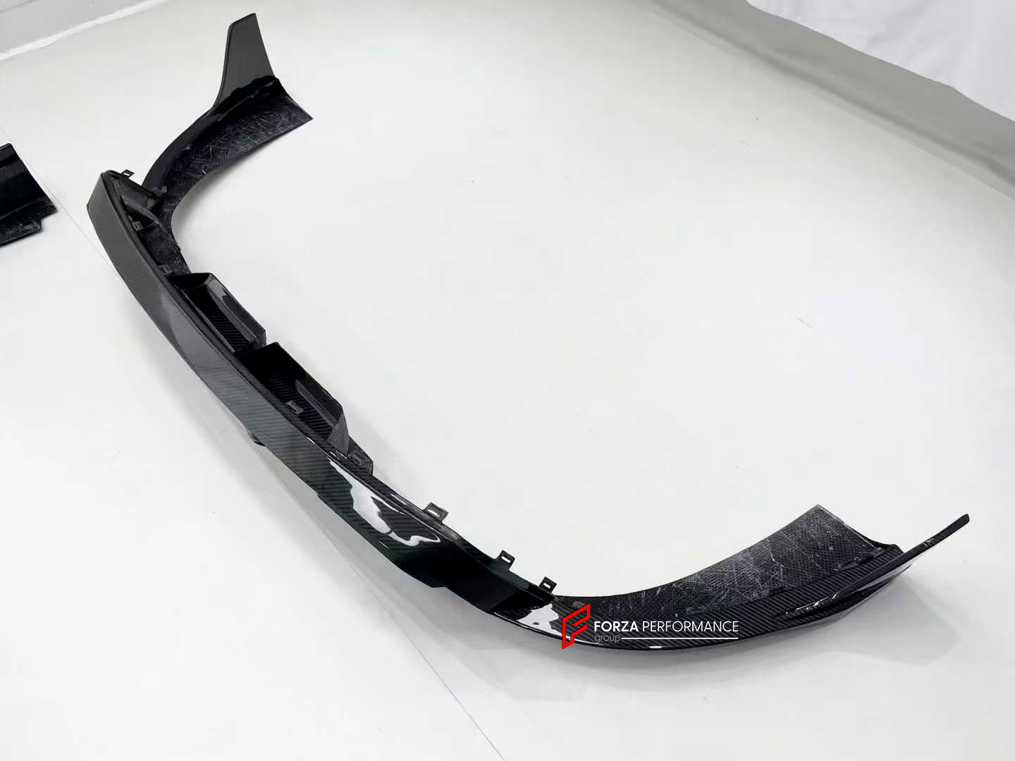 DRY CARBON AERO KIT for PORSCHE 911 992.1 TURBO S 2021 - 2025

Set includes:

Front Lip

Rear Diffuser

Exhaust Tips

Material: Dry Carbon

NOTE: Professional installation is required