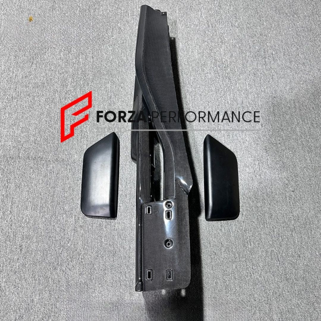 DRY CARBON CENTER CONSOLE BRIDGE for FERRARI SF90 2019+

Set includes: 

Center Console Bridge

Material: Dry Carbon 

Note: Professional installation is required.