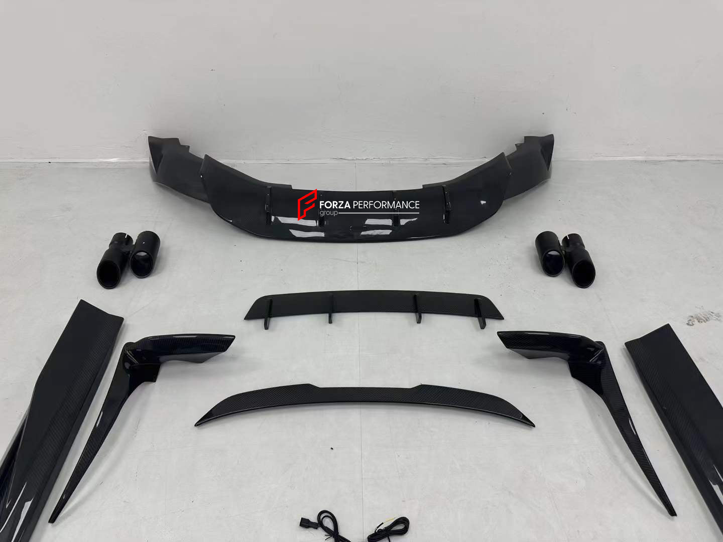 DBX707 DRY CARBON BODY KIT for ASTON MARTIN DBX  Set includes:  Front Bumper Front Lip Side Skirts Rear Bumper Rear Diffuser