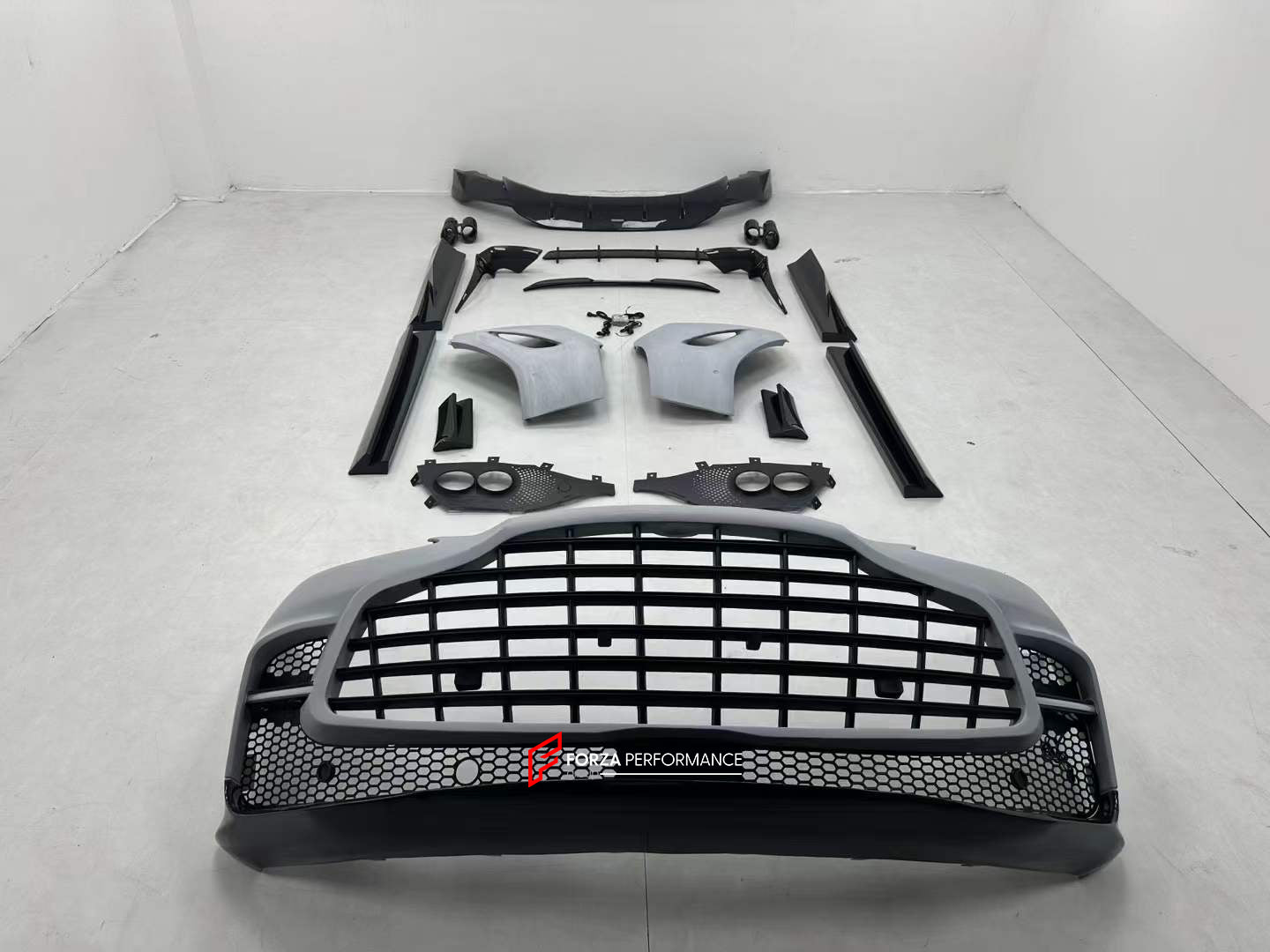DBX707 DRY CARBON BODY KIT for ASTON MARTIN DBX  Set includes:  Front Bumper Front Lip Side Skirts Rear Bumper Rear Diffuser