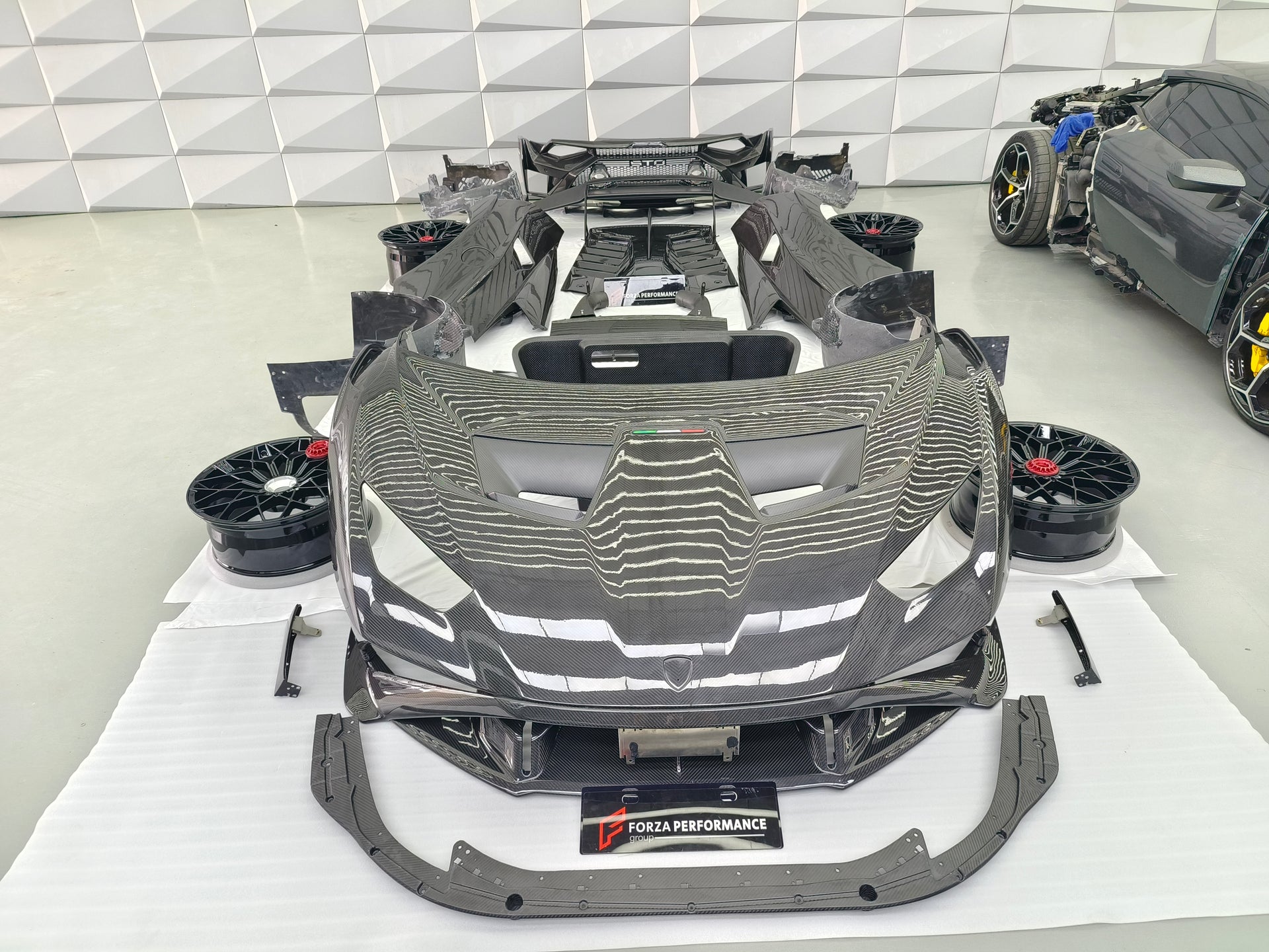 CONVERSION DRY CARBON BODY KIT FOR LAMBORGHINI HURACAN TO HURACAN STO