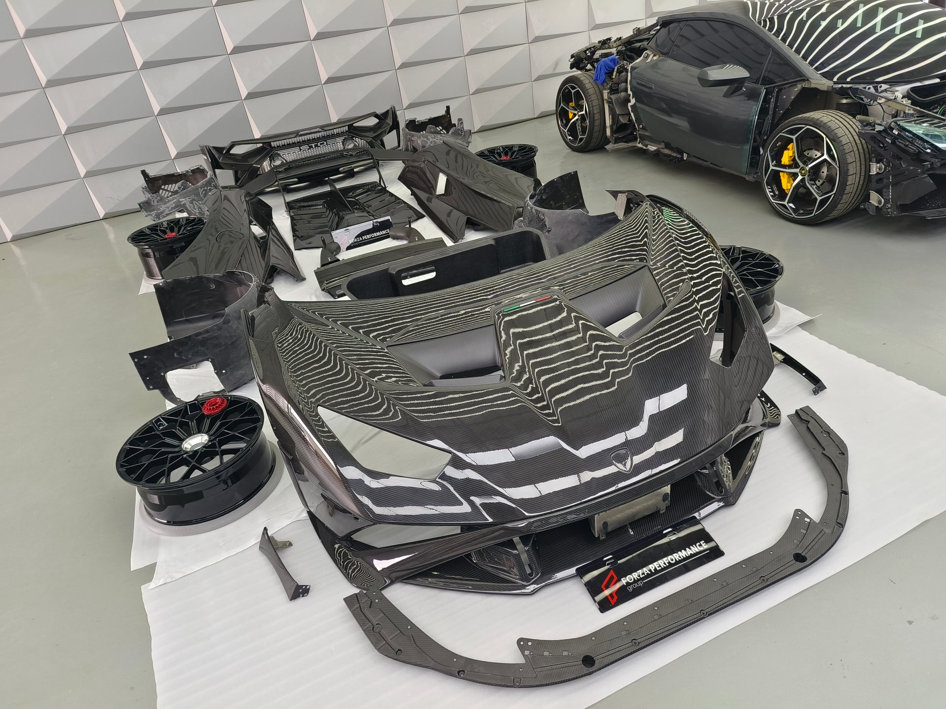 CONVERSION DRY CARBON BODY KIT FOR LAMBORGHINI HURACAN TO HURACAN STO