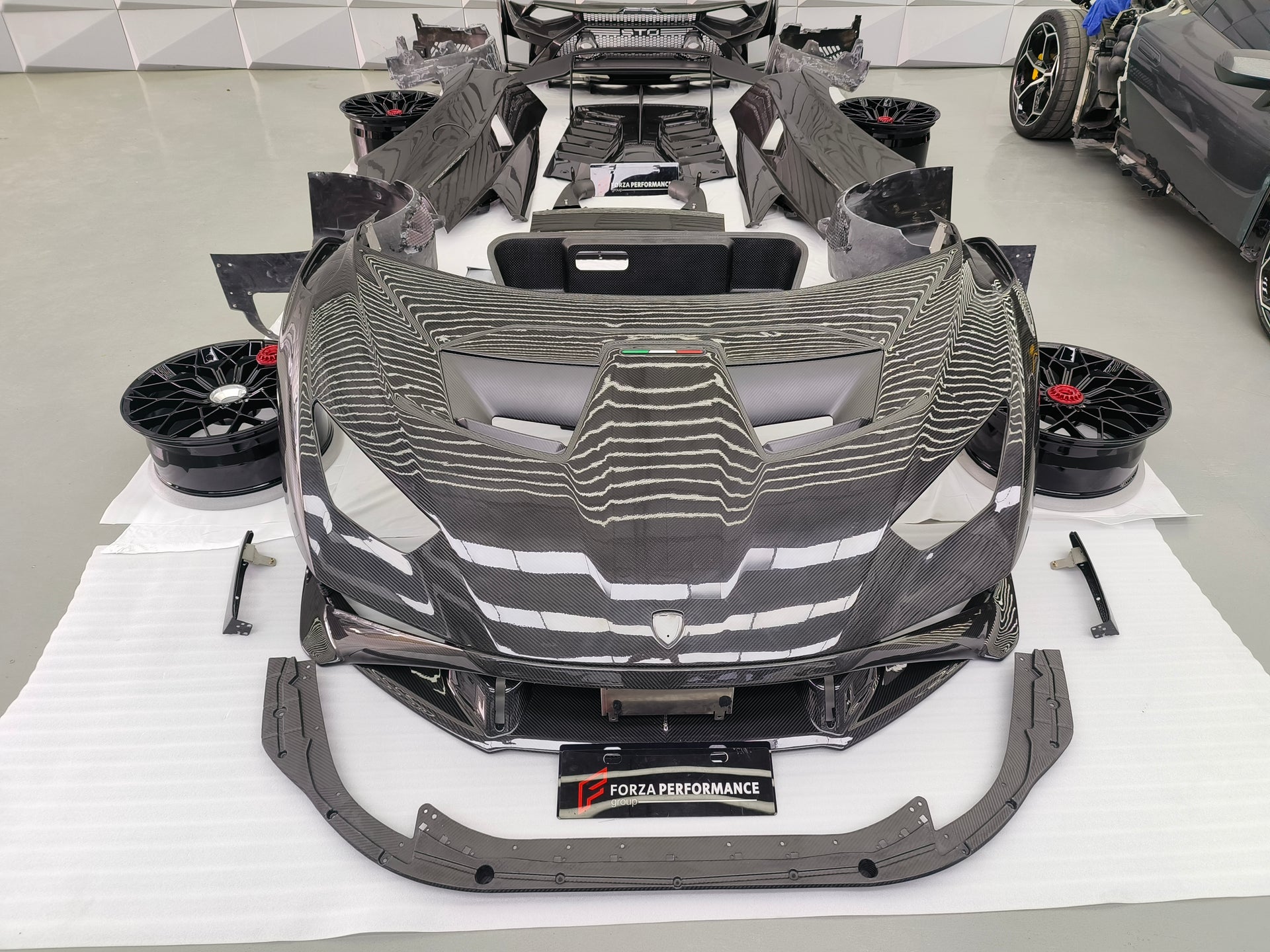 CONVERSION DRY CARBON BODY KIT FOR LAMBORGHINI HURACAN TO HURACAN STO