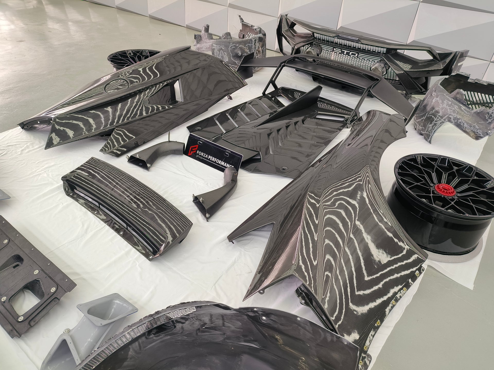 CONVERSION DRY CARBON BODY KIT FOR LAMBORGHINI HURACAN TO HURACAN STO