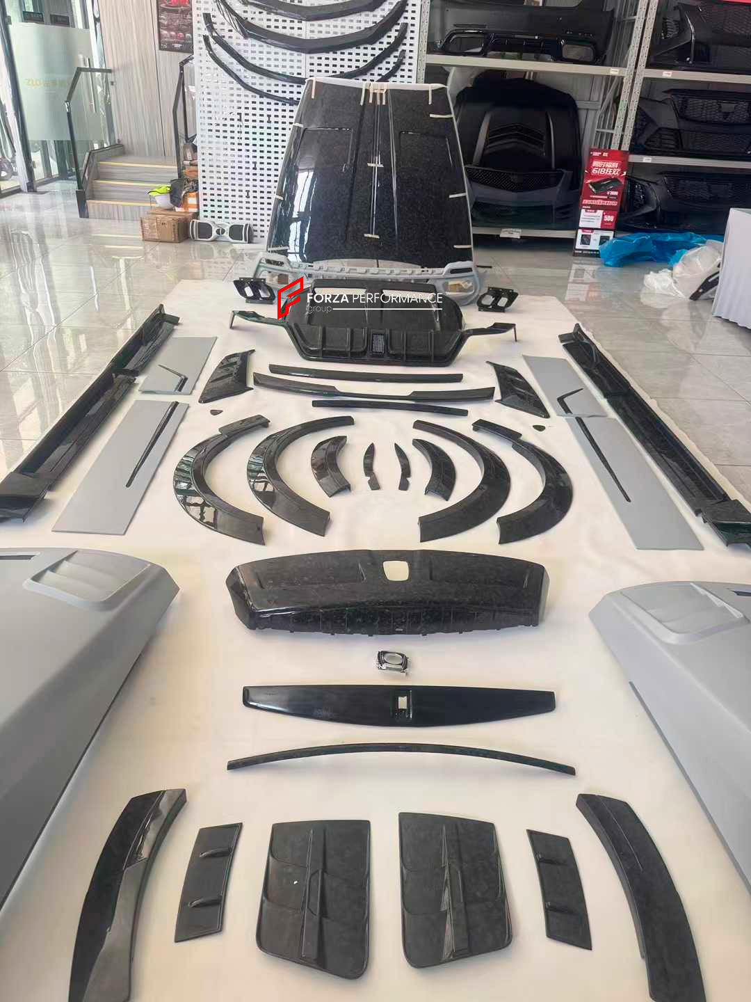 DRY CARBON CONVERSION BODY KIT for ROLLS-ROYCE CULLINAN SERIES 1 2018 - 2025 upgrade to SERIES 2 FACELIFT



Set includes:

Front Lip
Front Bumper
Front Bumper Meshes

Headlights
Front Grille Frame
Hood / Bonnet
Front Fenders
Fenders Flares
Door Covers
Side Skirts
Roof Spoiler
D-Pillar Panel
Rear Trunk Spoiler
Rear Panel
Rear Bumper
Rear Diffuser
Exhaust Tips
Material: Dry Carbon