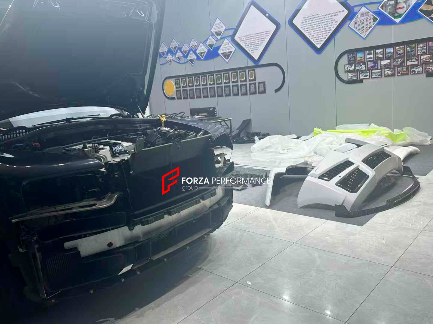DRY CARBON CONVERSION BODY KIT for ROLLS-ROYCE CULLINAN SERIES 1 2018 - 2025 upgrade to SERIES 2 FACELIFT



Set includes:

Front Lip
Front Bumper
Front Bumper Meshes

Headlights
Front Grille Frame
Hood / Bonnet
Front Fenders
Fenders Flares
Door Covers
Side Skirts
Roof Spoiler
D-Pillar Panel
Rear Trunk Spoiler
Rear Panel
Rear Bumper
Rear Diffuser
Exhaust Tips
Material: Dry Carbon