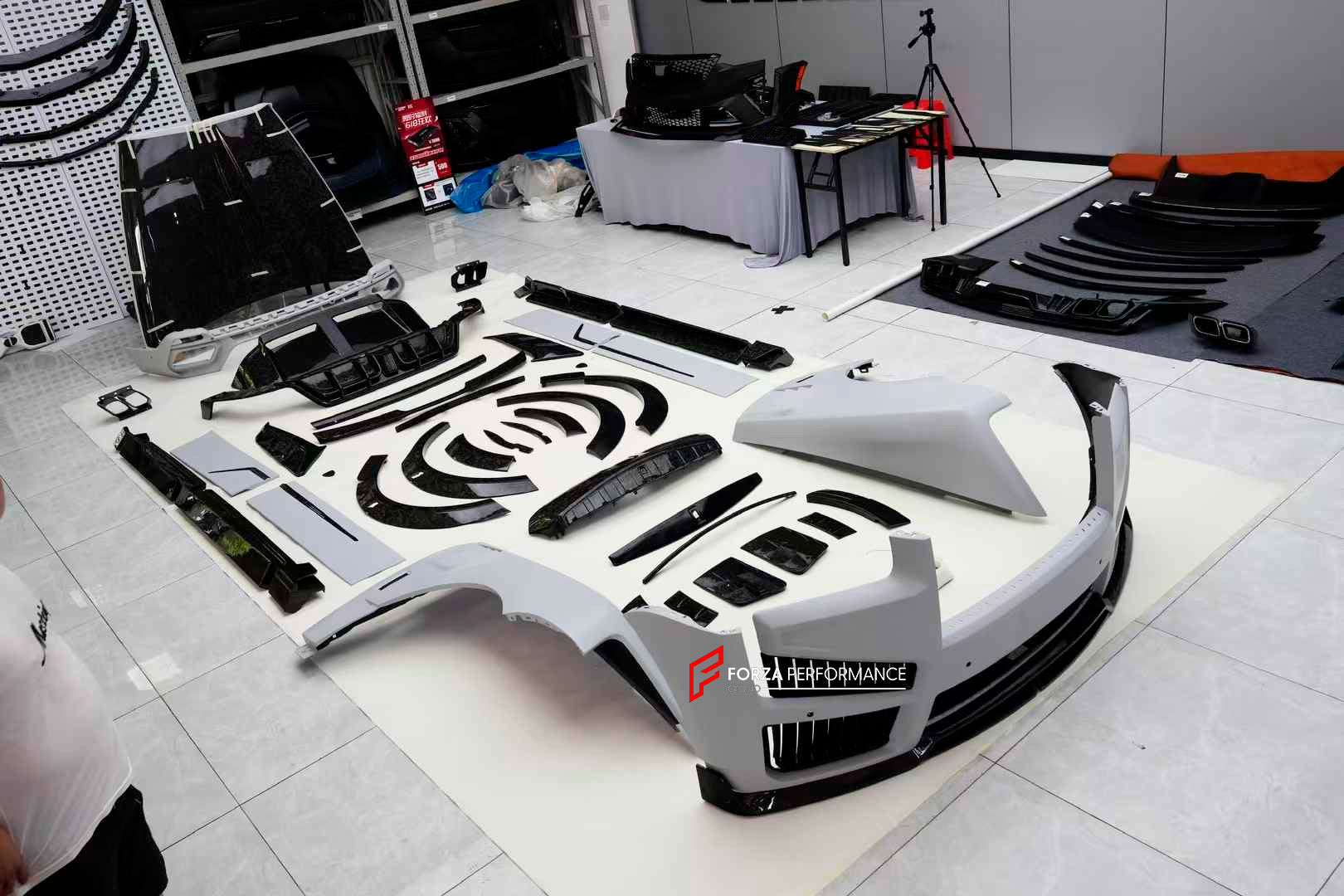 DRY CARBON CONVERSION BODY KIT for ROLLS-ROYCE CULLINAN SERIES 1 2018 - 2025 upgrade to SERIES 2 FACELIFT



Set includes:

Front Lip
Front Bumper
Front Bumper Meshes

Headlights
Front Grille Frame
Hood / Bonnet
Front Fenders
Fenders Flares
Door Covers
Side Skirts
Roof Spoiler
D-Pillar Panel
Rear Trunk Spoiler
Rear Panel
Rear Bumper
Rear Diffuser
Exhaust Tips
Material: Dry Carbon