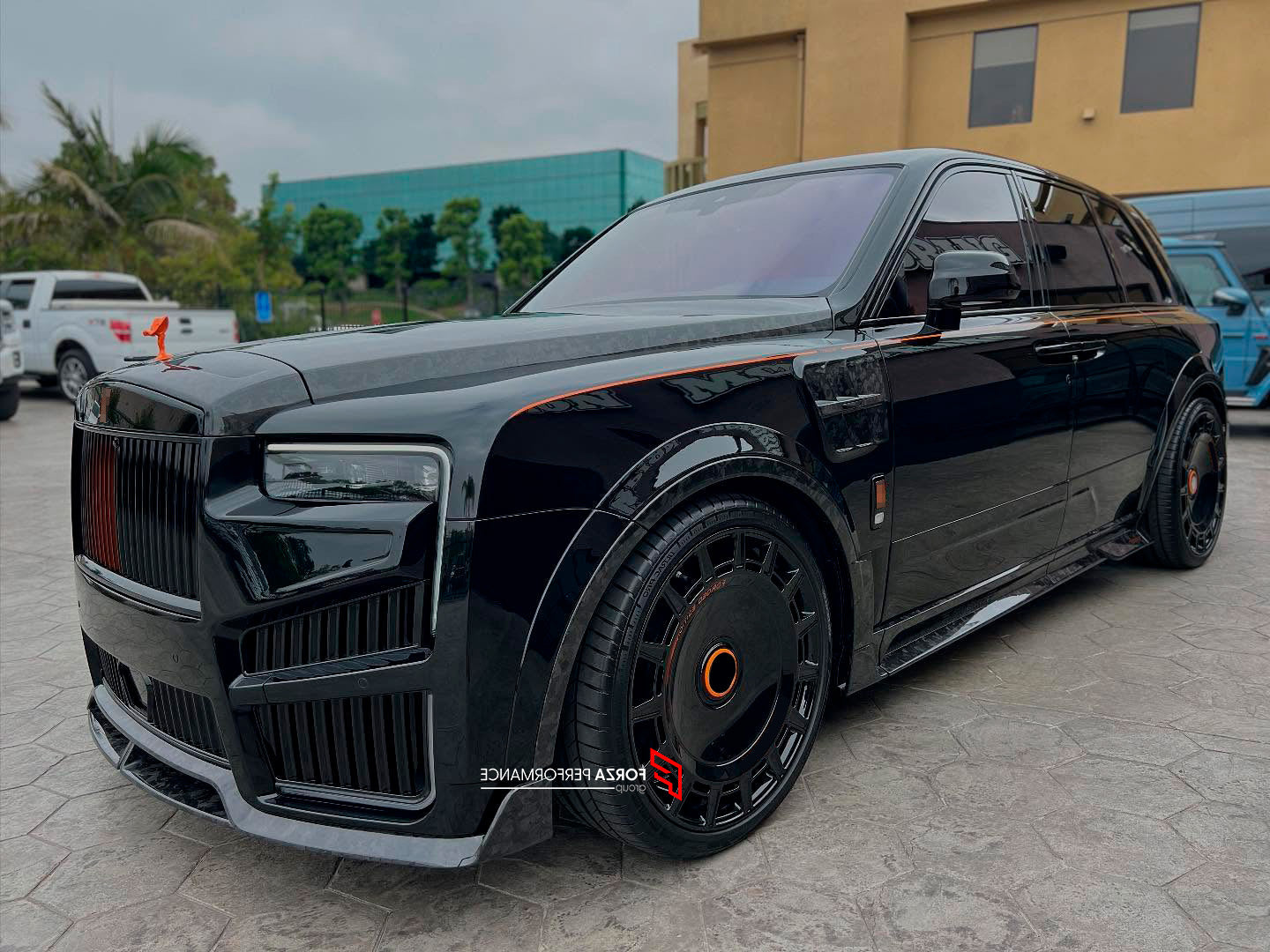 BODY KIT for ROLLS-ROYCE CULLINAN SERIES 2 2024+




Set includes:

Front Lip
Front Bumper
Front Bumper Meshes

Front Grille Frame
Hood / Bonnet
Front Fenders
Fenders Flares
Door Covers
Side Skirts
Roof Spoiler
D-Pillar Panel
Rear Trunk Spoiler
Rear Panel
Rear Bumper
Rear Diffuser
Exhaust Tips
Material: Dry Carbon
