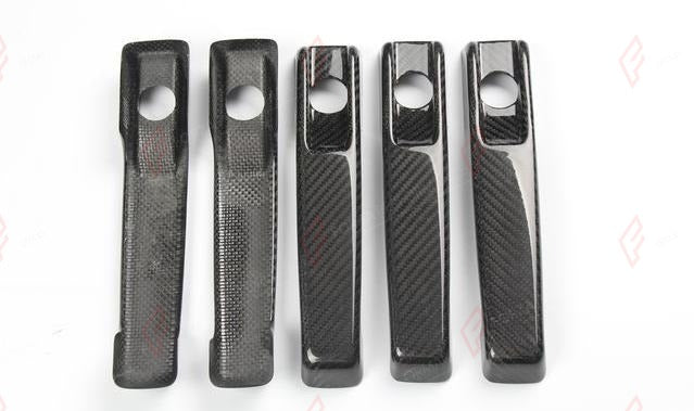 DRY CARBON DOOR HANDLE COVERS 5 PCS for MERCEDES BENZ G CLASS W463 2008 - 2017
Set includes:

Door Handle Covers (5 pcs/set)
Material: Dry Carbon

NOTE: Professional installation is required.