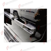 DRY CARBON DOOR HANDLE COVERS for MERCEDES-BENZ G-CLASS W464 2019 - 2024

Set includes:
Door Handle Covers

Material: Dry Carbon

NOTE: Professional installation is required.