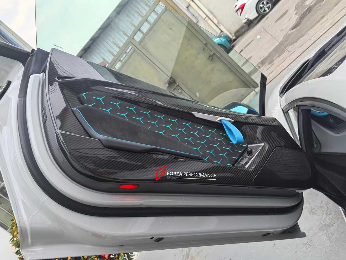 Dry Carbon Door Panel for Lamborghini AVENTADOR LP700 LP700-4 ROADSTER LP720 LP740 LP750 LP770 SVJ S ROADSTER
Set includes:

Door Panel
Material: Dry Carbon

NOTE: Professional installation is required.