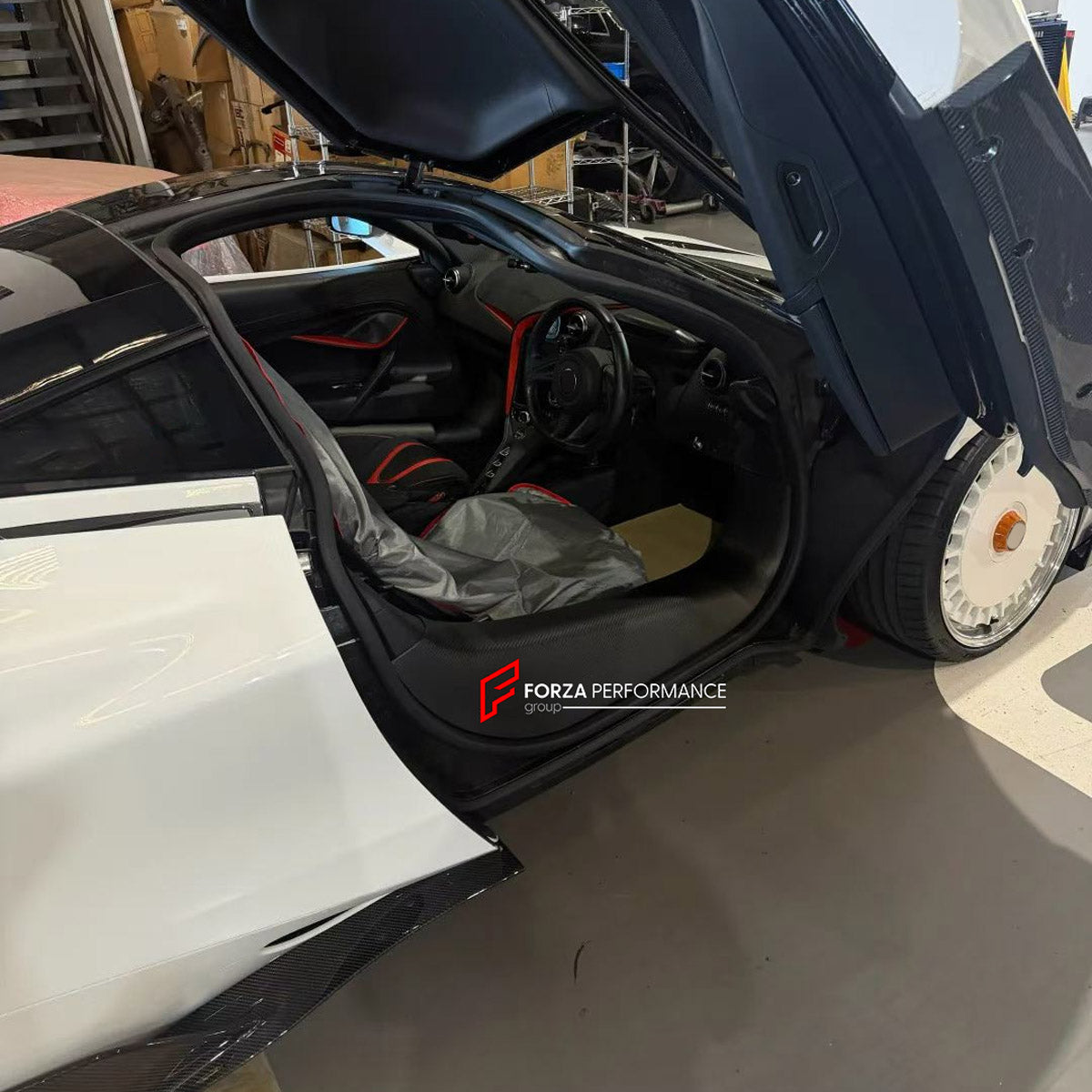 DRY CARBON DOOR SILLS for MCLAREN 720S COUPE 2017 - 2023

Set includes:
Door Sills

Material: Dry Carbon

NOTE: Professional installation is required.