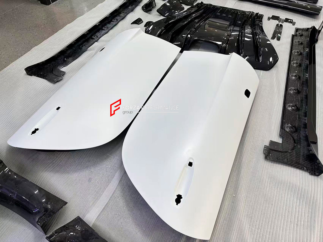 DRY CARBON DOORS for PORSCHE 911 992.1 GT3 RS

Set includes:

Left Door
Right Door

Material: Dry Carbon Fiber

NOTE: Professional installation is required

CONTACT US FOR PRICING