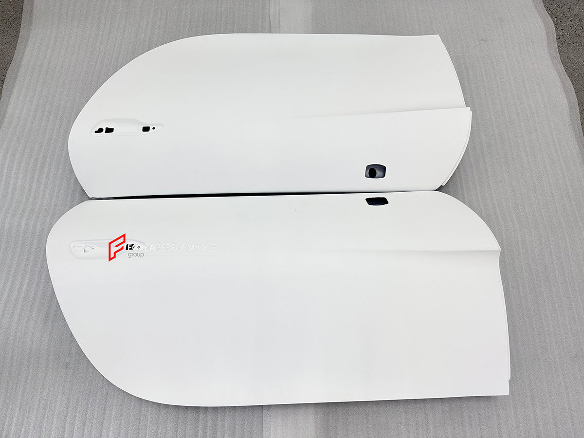 DRY CARBON DOORS for PORSCHE 911 992 CARRERA S GTS TURBO GT3

Set includes:

Left Door
Right Door

Material: Dry Carbon Fiber

NOTE: Professional installation is required