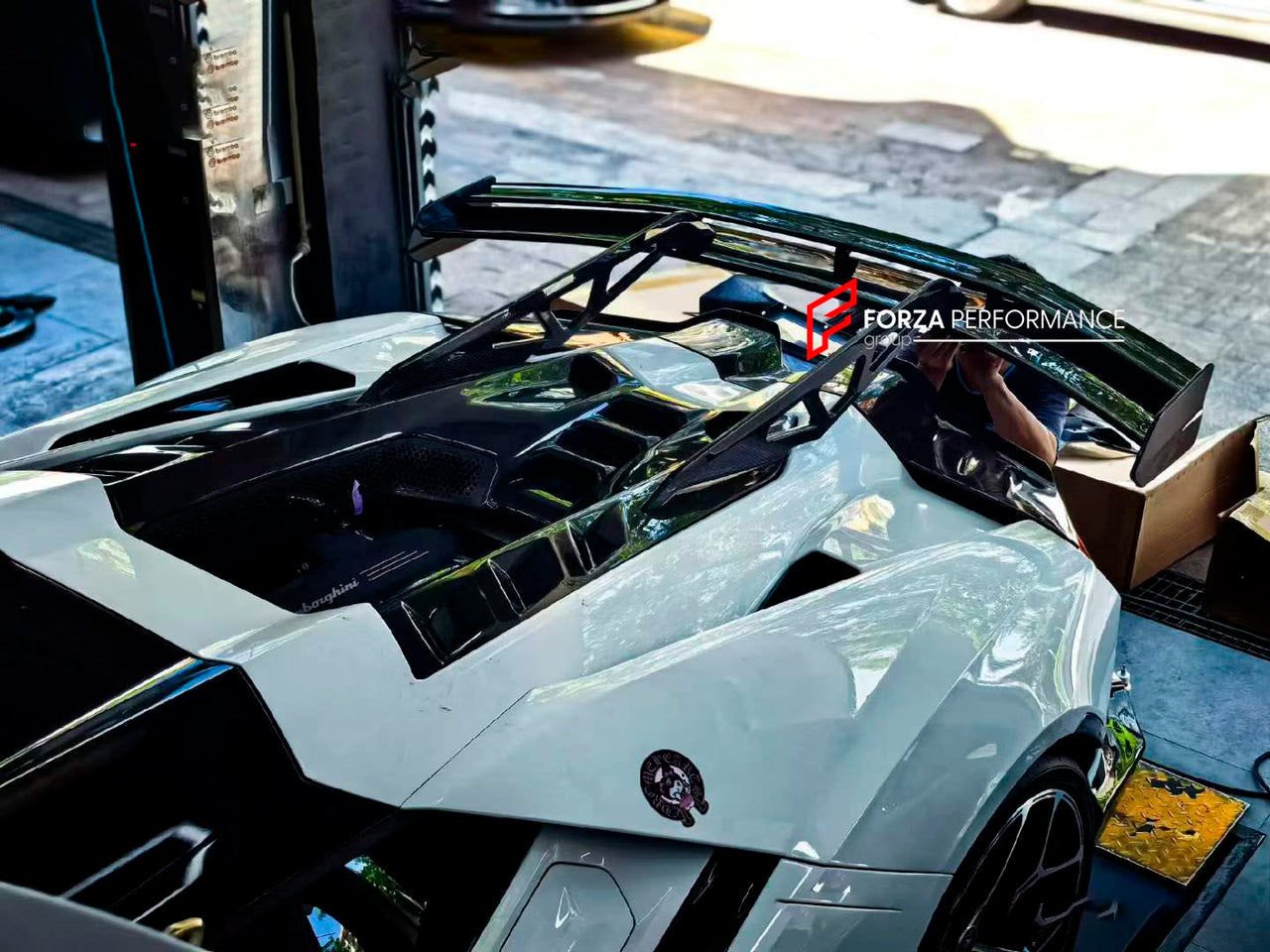 DRY CARBON ENGINE COVER WITH SPOILER WING for LAMBORGHINI REVUELTO 2023+