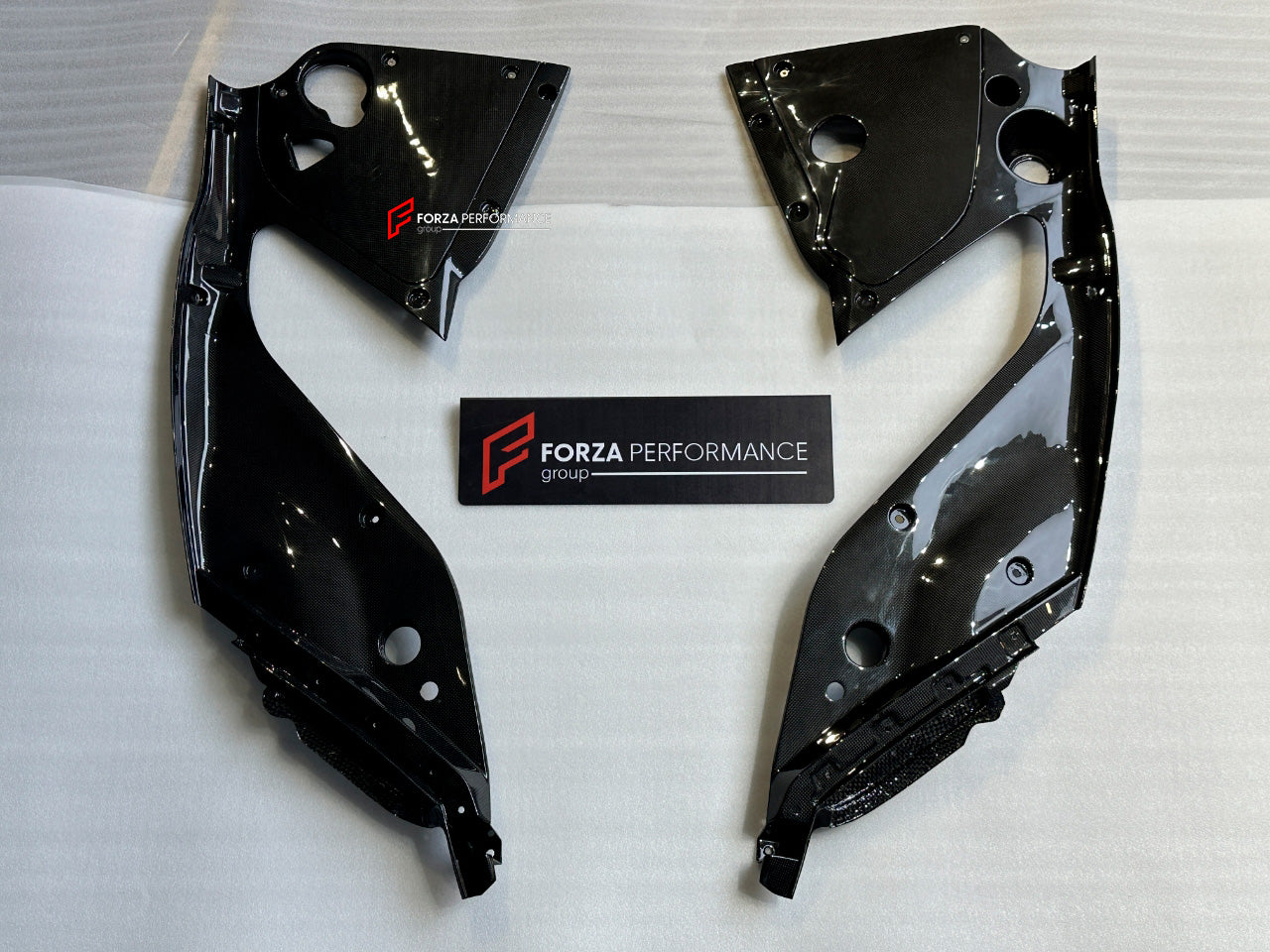 DRY CARBON FIBER ENGINE COVER for FERRARI 812 SUPERFAST 2017+

Set include:

Engine Cover
Material: Carbon Fiber

Note: Professional installation is required