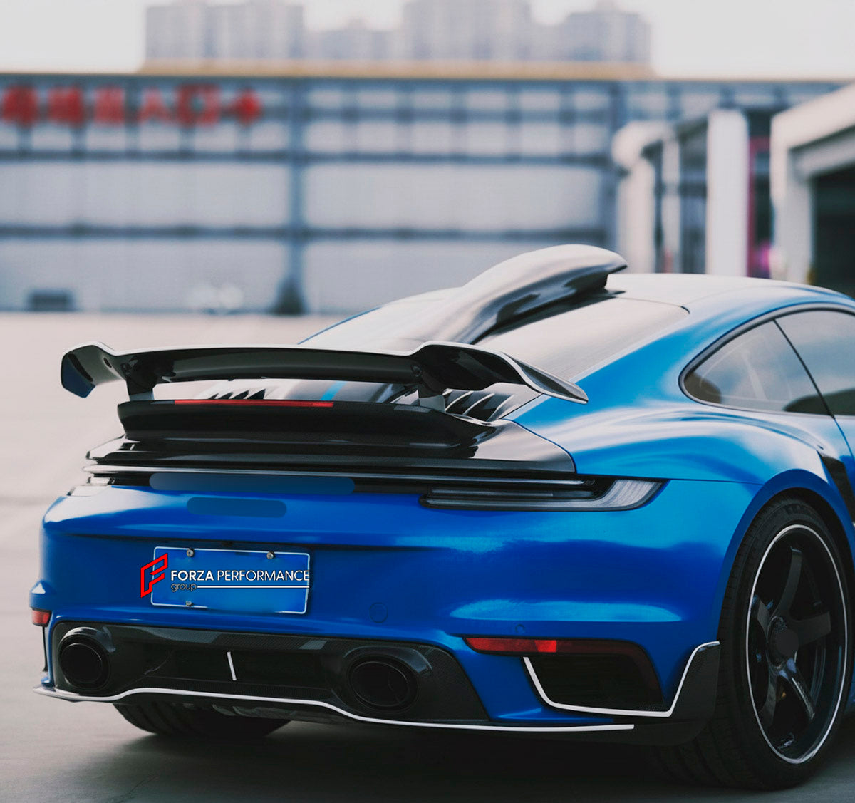 DRY CARBON FIBER F1 ROOF AIR INTAKE SPOILER for PORSCHE 911 992.1 TURBO 2019 - 2025

Set includes:

Roof Air Intake Spoiler
Material: Dry Carbon Fiber

NOTE: Professional installation is required.