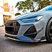 DRY CARBON FIBER FRONT CANARDS for AUDI RS7 C8 2020 - 2023
Set includes:

Front Canards
Material: Dry Carbon

NOTE: Professional installation is required.