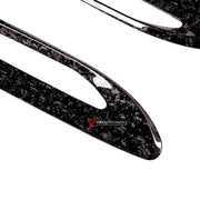 DRY CARBON FIBER HOOD VENTS for ASTON MARTIN DBX 2020+
Set includes:

Hood Vents
Material: Dry Carbon

NOTE: Professional installation is required.