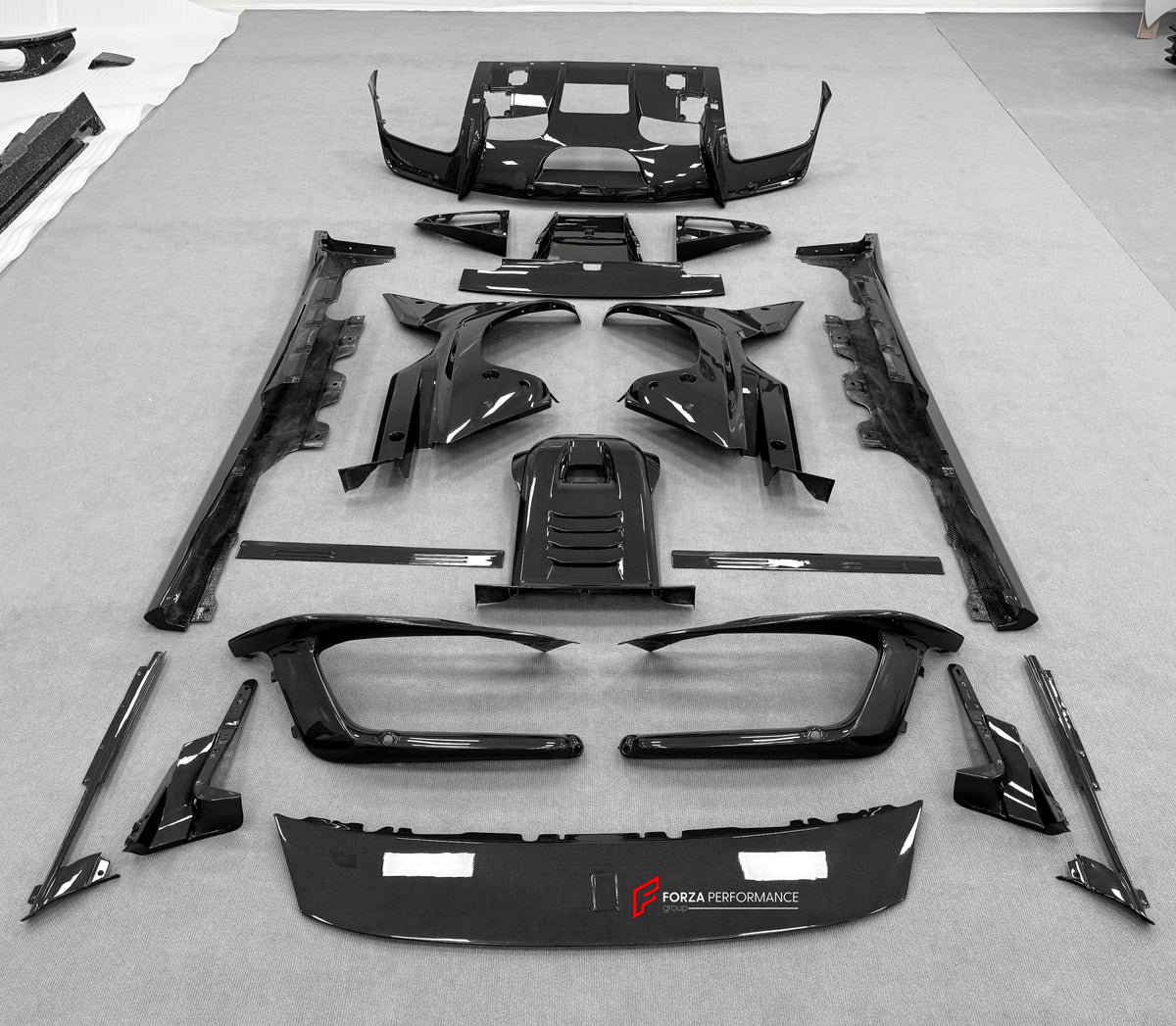 DRY CARBON FIBER REPLACEMENT BODY KIT for FERRARI 12 CILINDRI 2024+ Forza Performance custom fit