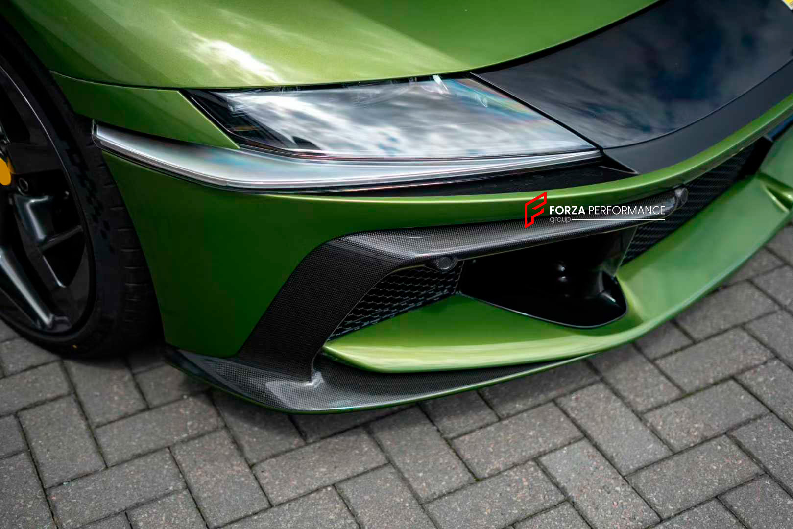 DRY CARBON FIBER REPLACEMENT BODY KIT for FERRARI 12 CILINDRI 2024+

Set includes:

Front Bumper Trims
Side Skirts
Rear Diffuser

Material: Carbon Fiber