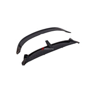 DRY CARBON FIBER ROOF SPOILER for ASTON MARTIN DBX 2020+
Set includes:

Roof Spoiler
Material: Dry Carbon

NOTE: Professional installation is required.