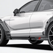 DRY CARBON FIBER WIDE BODY KIT for ASTON MARTIN DBX 2020+
Set includes:

Fender Flares
Front Lip
Hood Vents
Rear Diffuser
Rear Spoiler
Roof Spoiler
Side Skirts
Tailgate Trim Panel
Material: Dry Carbon

NOTE: Professional installation is required.