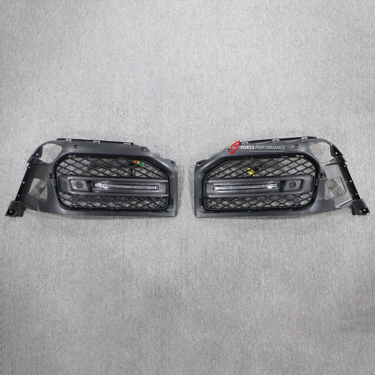 DRY CARBON Front Bumber Air Vents for Mercedes Benz W464 G63 2018 - 2024
Set includes:

Front Bumber Air Vents
Led Lights
Material: Dry Carbon

NOTE: Professional installation is required.
