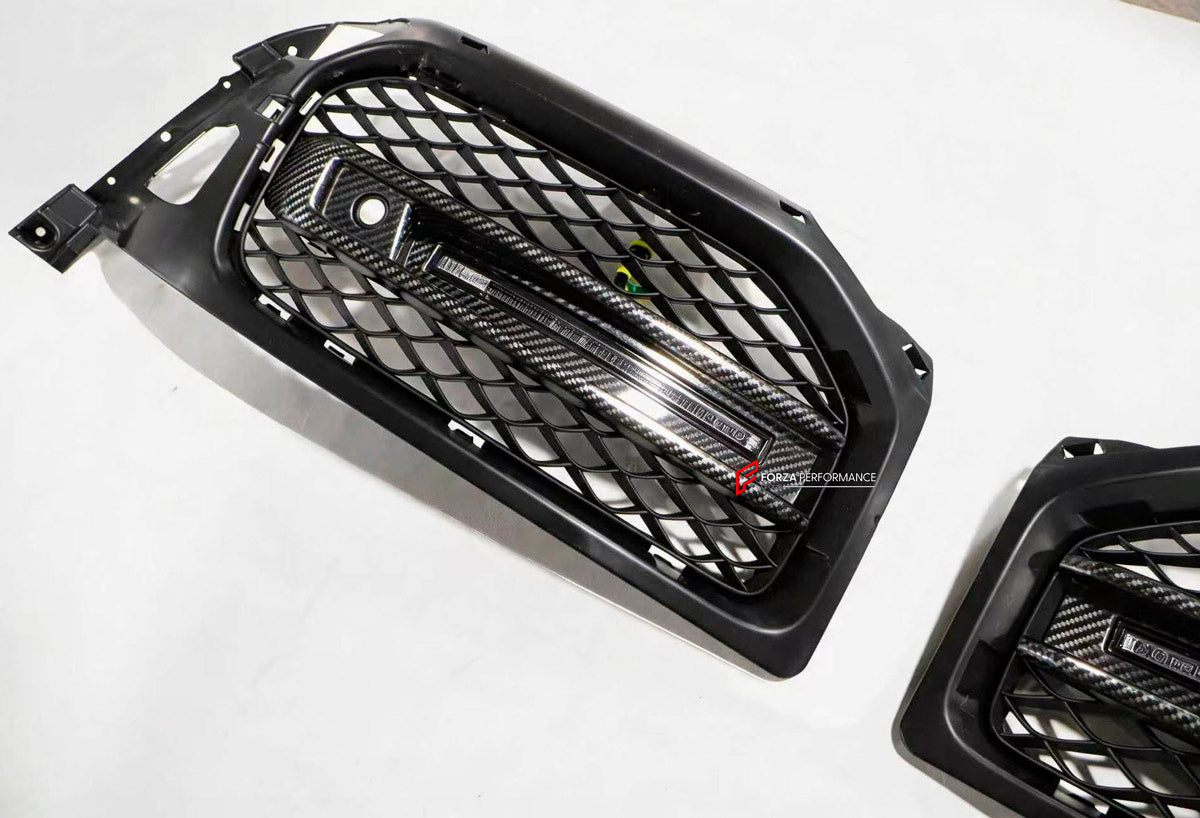 DRY CARBON Front Bumber Air Vents for Mercedes Benz W464 G63 2018 - 2024
Set includes:

Front Bumber Air Vents
Led Lights
Material: Dry Carbon

NOTE: Professional installation is required.